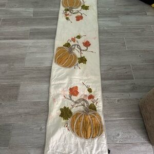 💥 (10 for $10) Tahari Home Pumpkin/Thanksgiving/Fall Table Runner